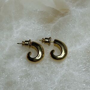 1980s–90s Vintage Trifari Gold-Tone C Hoop Earrings – Signed
